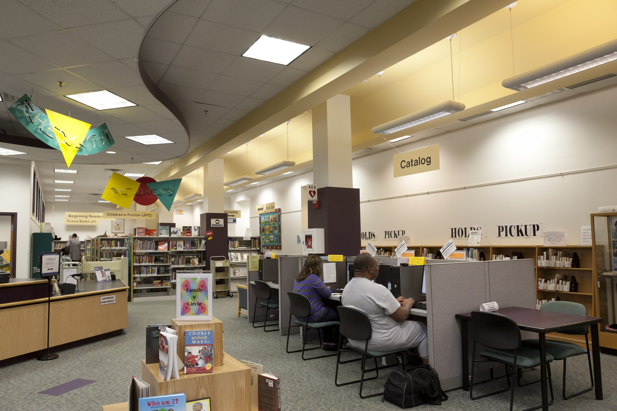 校园咖啡馆、书吧、交友体验馆风险分析：安全与心理健康不容忽视