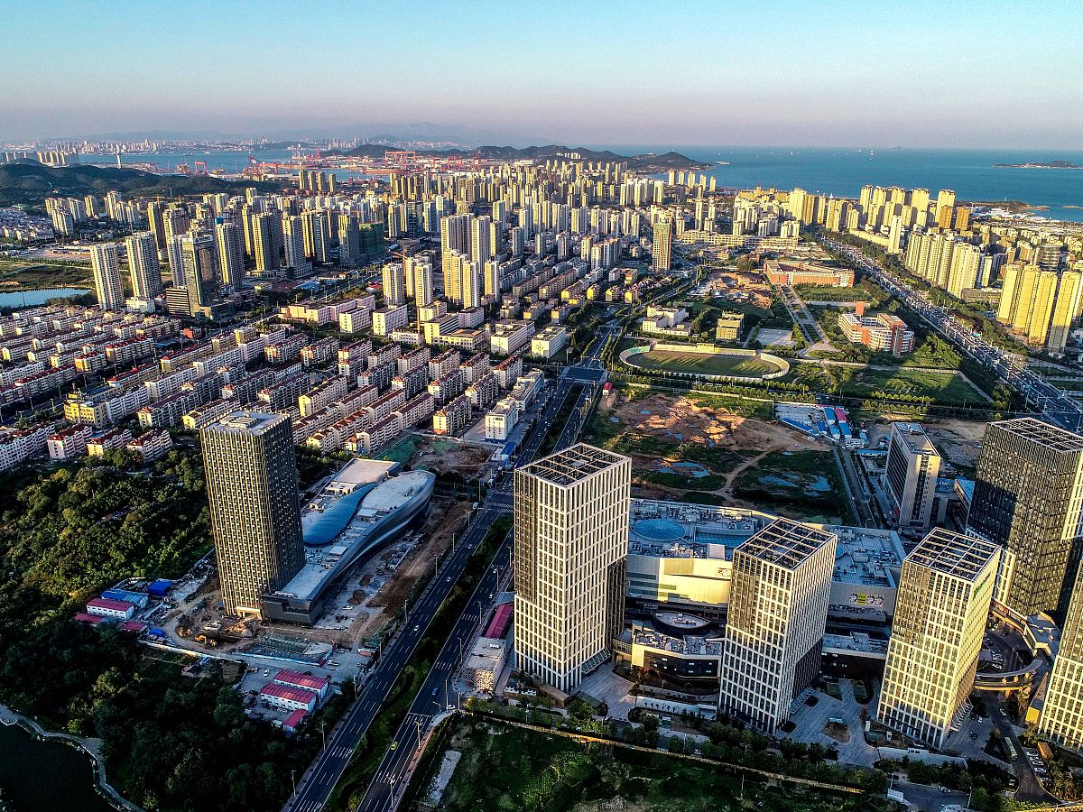 2018年8月25日,航拍青岛西海岸新区,美丽的城市建设展示着新青岛的风