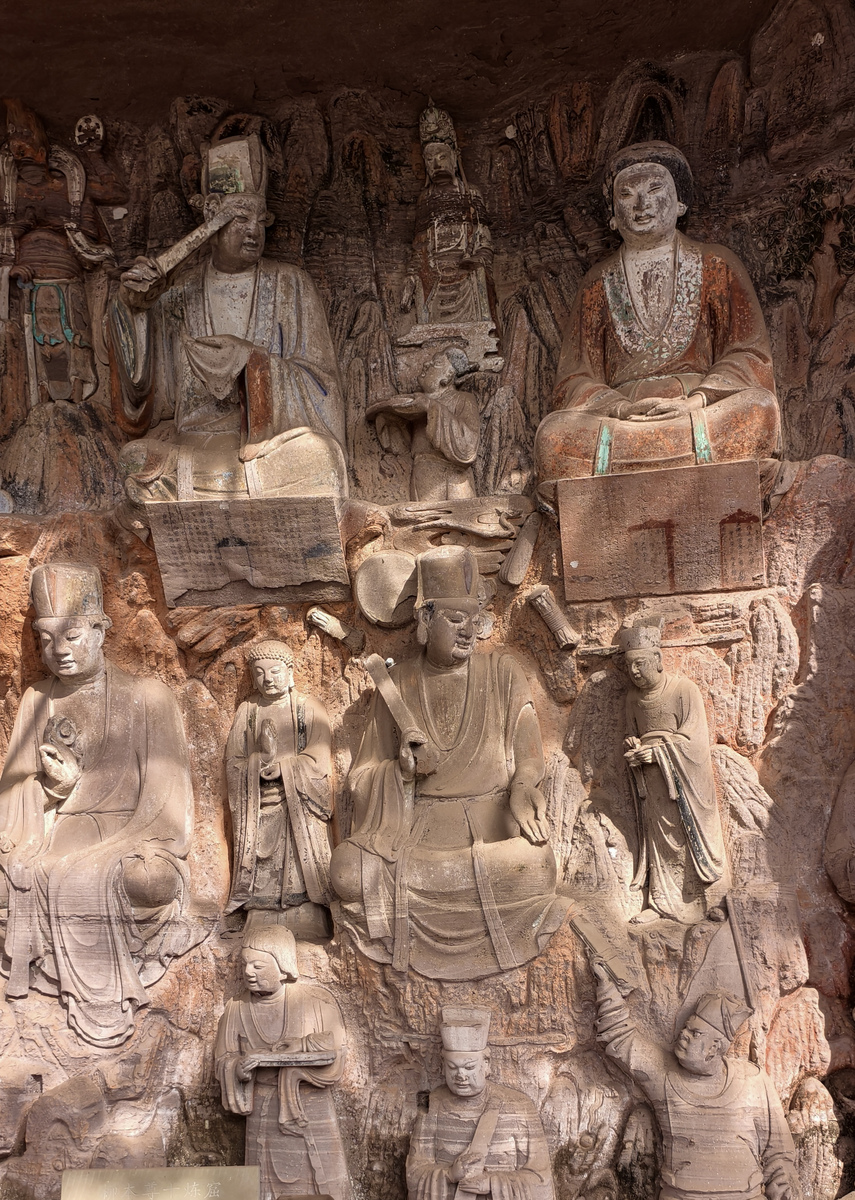 龙门石窟的艺术作品的媒介、形式、内容