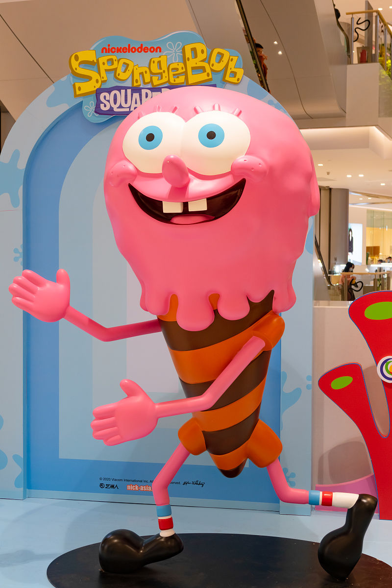 如何看到从儿童到成年喜爱的《海绵宝宝》动画片角色从海绵宝宝变成章鱼哥