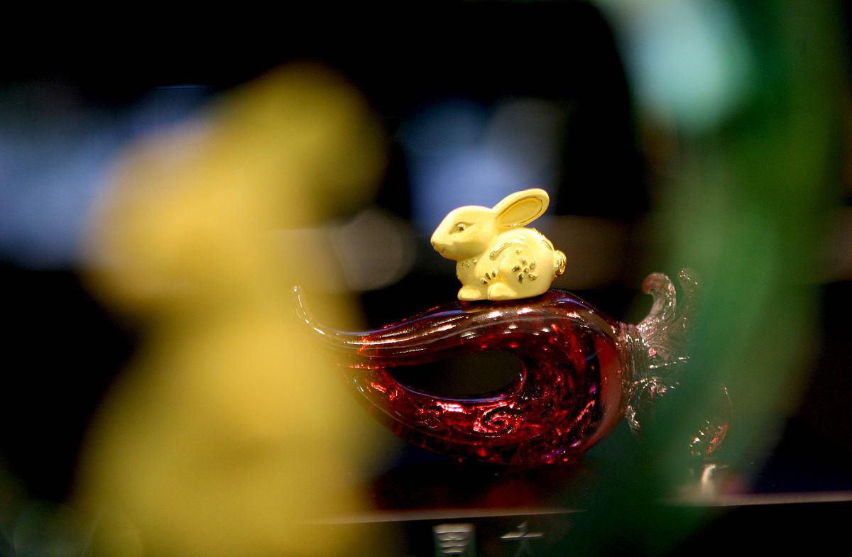 生肖 兔的事业 用200字帮我描述