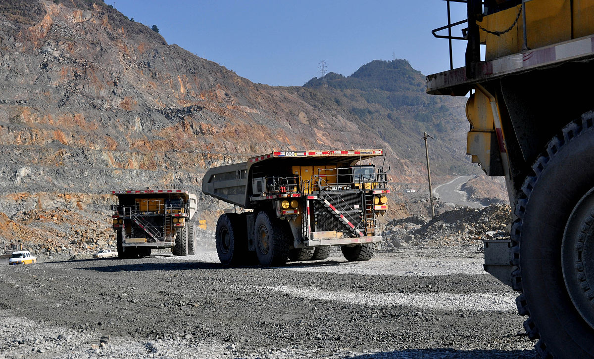 露天采矿中运输卡车的关键作用和重要性