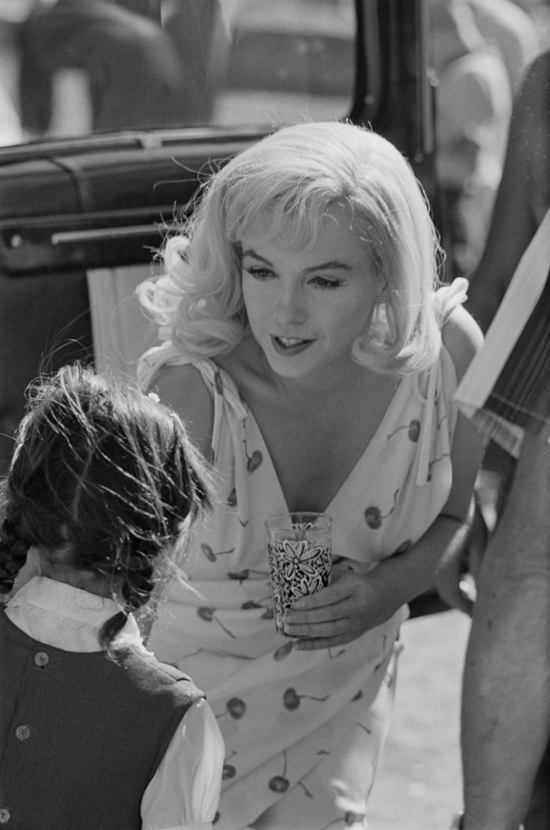 电影《金发梦露》对这个电影深入剖析写个精彩的文案需要500字。