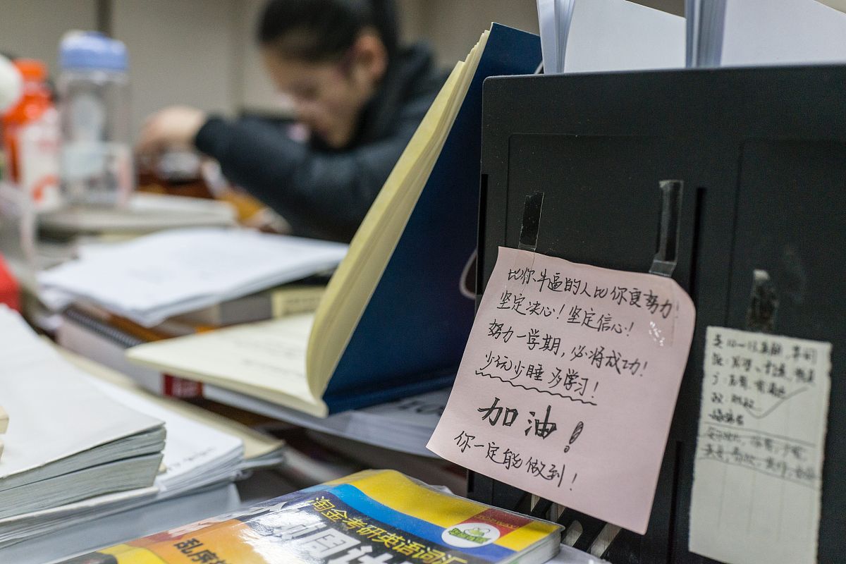 今年大三要求实习选择边实习边备考积累实习经验等到明年毕业时辞职二战专心考研。这样的想法有什么坏处