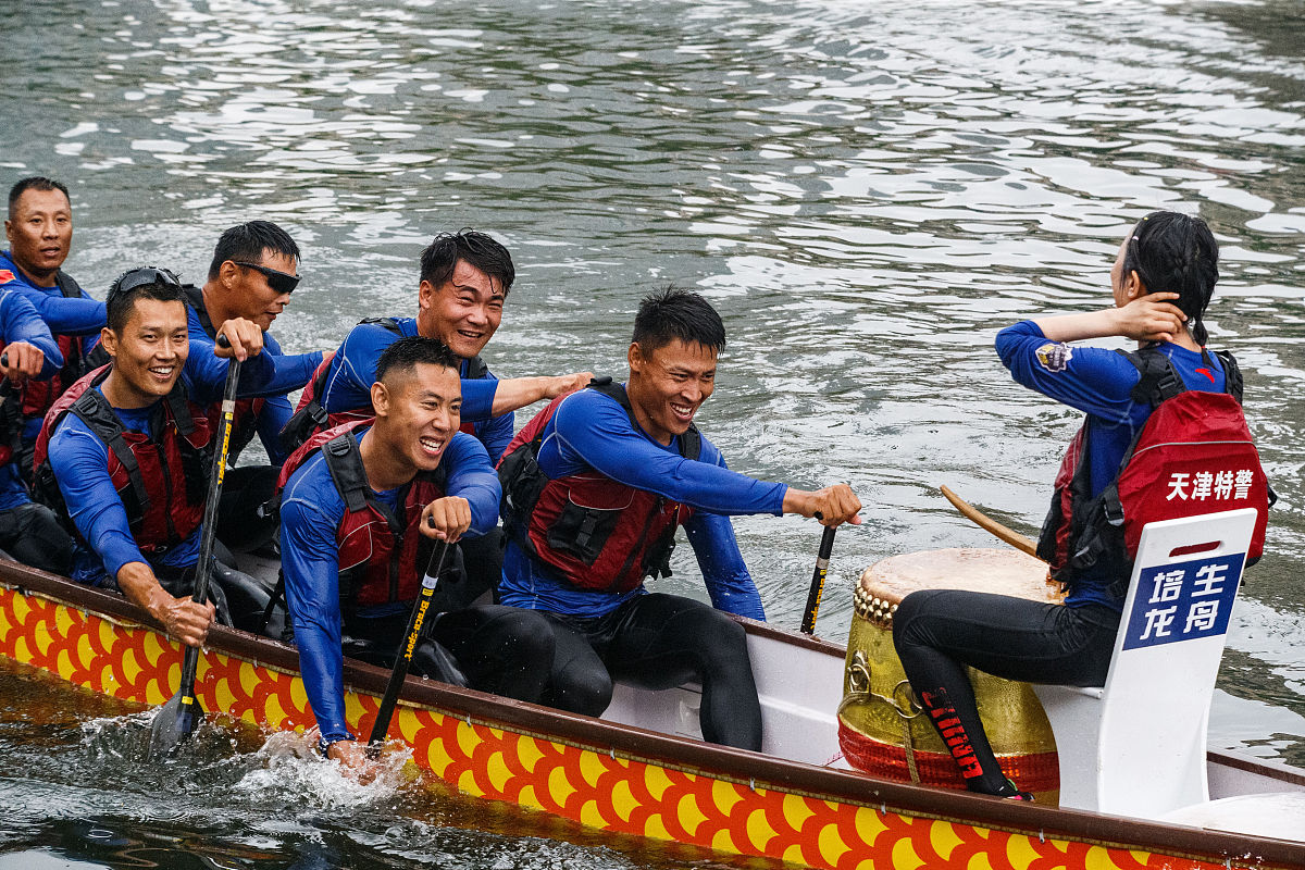 三年级作文：我的端午节，包粽子、赛龙舟、放孔明灯！