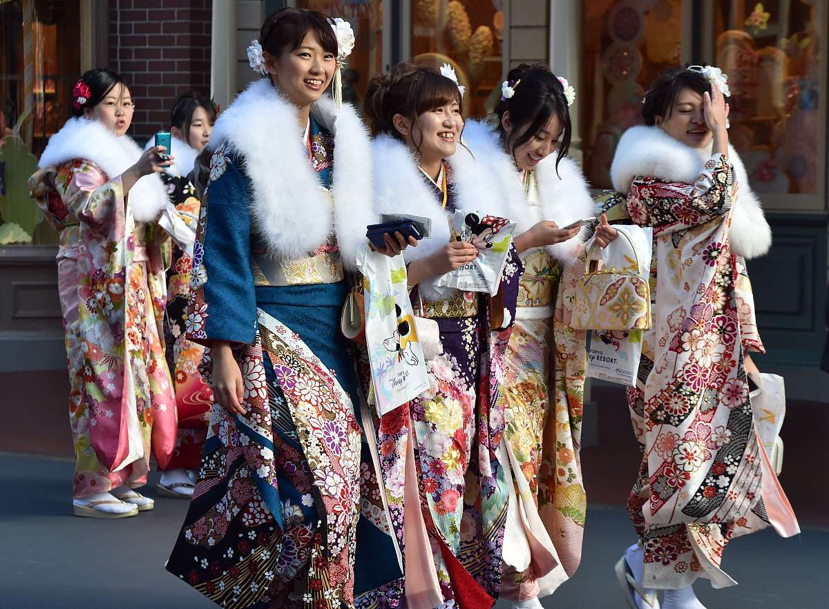 当地时间2015年1月12日,日本浦安市,日本20岁年轻人参加成人礼.20-yea