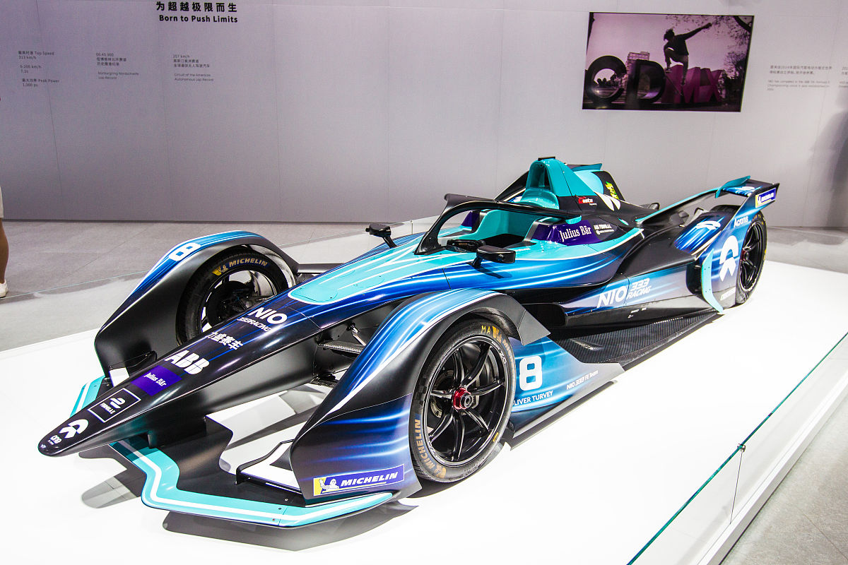 2021年4月27日,2021上海国际车展,蔚来汽车展台,蔚来r力盛赛车.