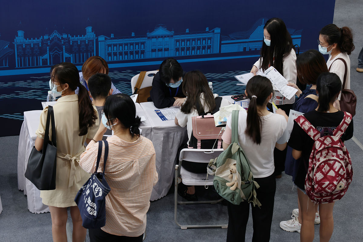 大学期待：独立生活、学术挑战、社交机会、自我发展、就业优势