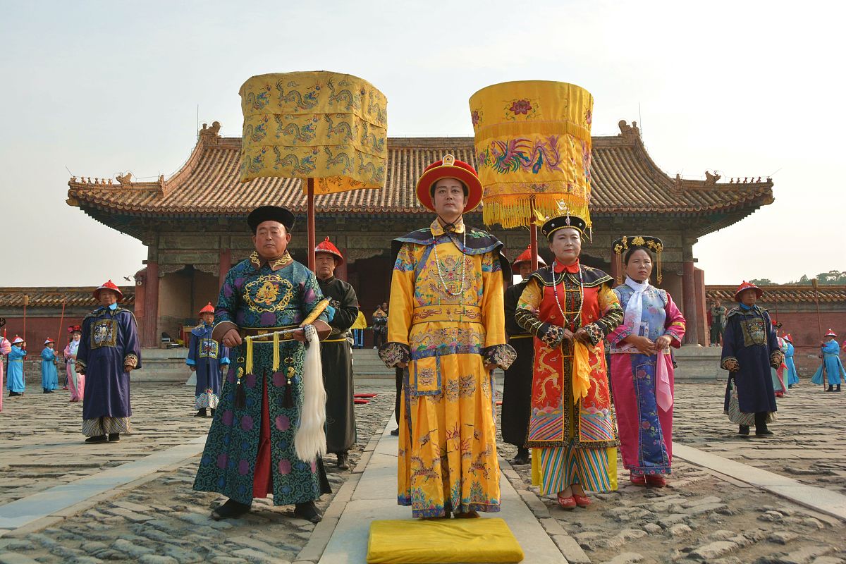 古代的黄马褂到底能有多少特权？为何权臣和珅拥有20多件黄马褂？