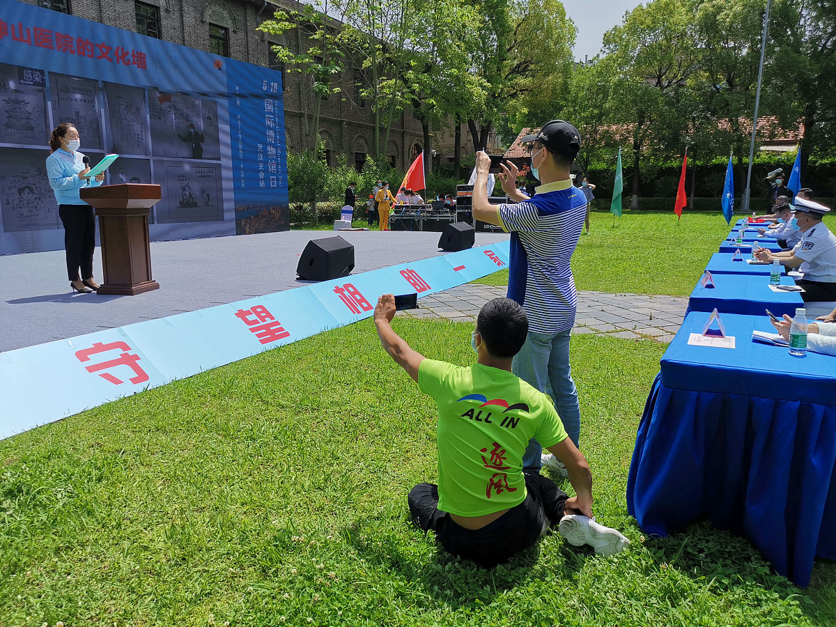 疫情英雄事迹带给我们的启发：担当、奉献、坚持、团结