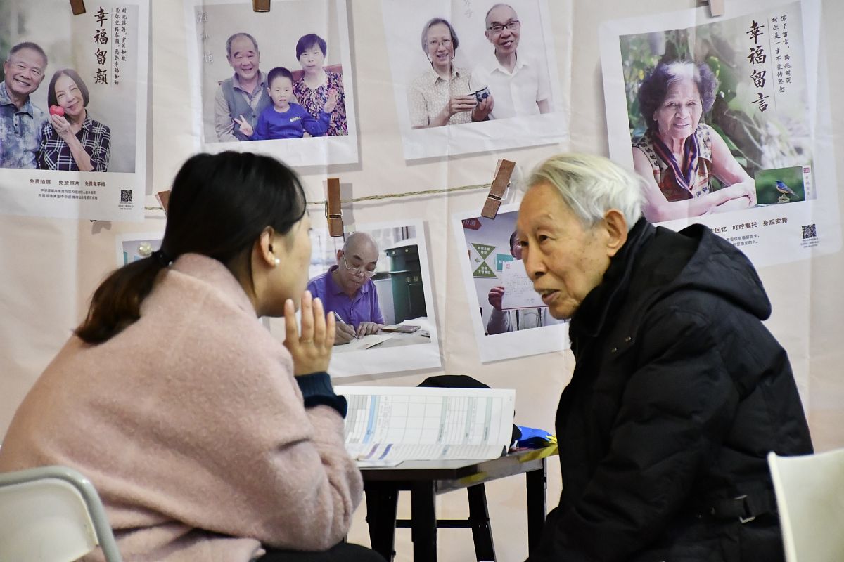 书写1500字左右科研工作者的感人事迹