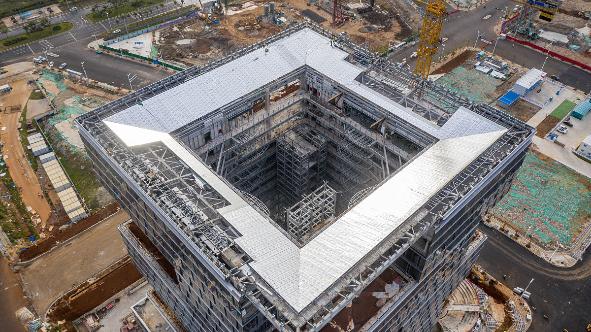 2002年，时任美国Aristides公司副总裁Philip Bernstein首次提出一个新的名词——Building Information Modeling，即建筑信息模型，其缩写BIM也由此作为一个新的术语诞生。改写这段话查重率低于20%