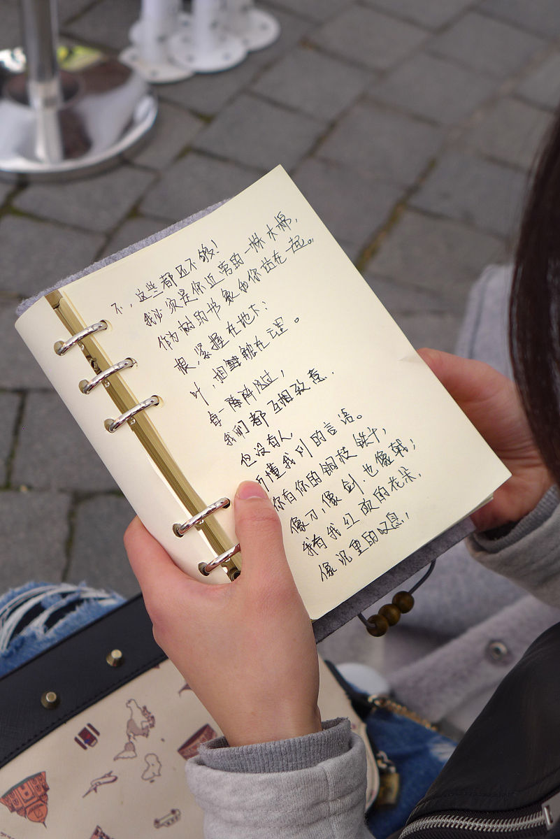 手续办完我们就给你发请求书以上翻译成日语邮件 使用敬语