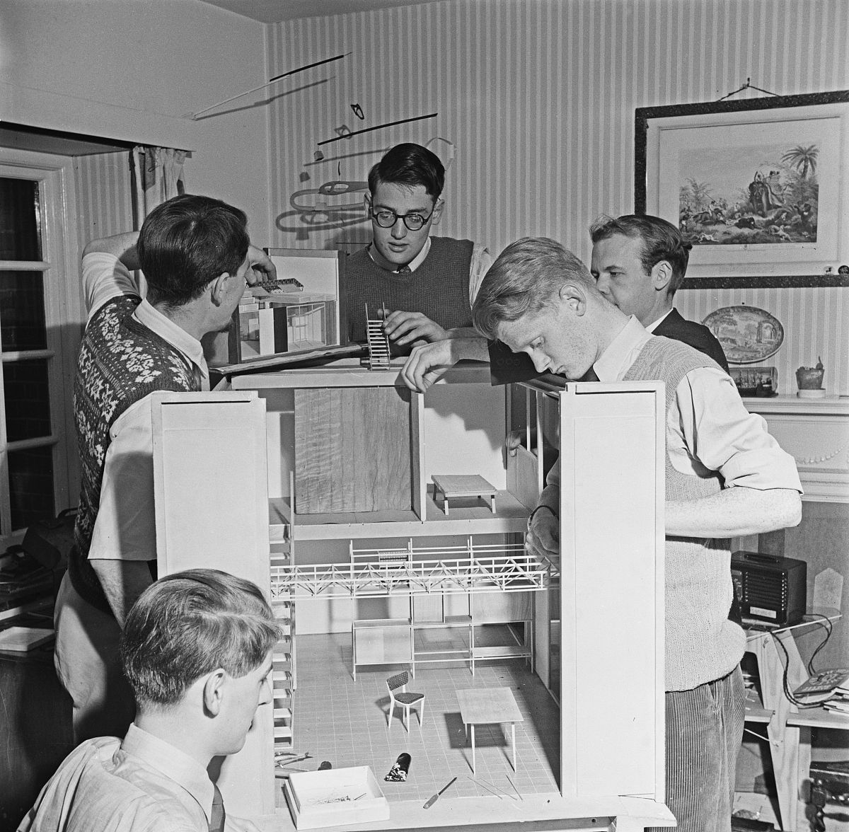 写一篇关于国内外物理课堂中的物理学史研究现状的论文