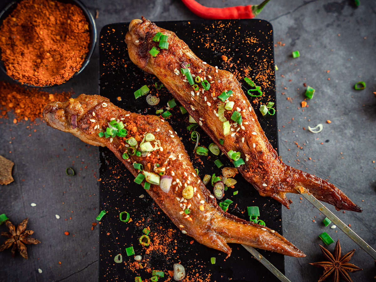 由翅膀鸡腿鸡爪部位组成的烧鸟店铺名叫啥