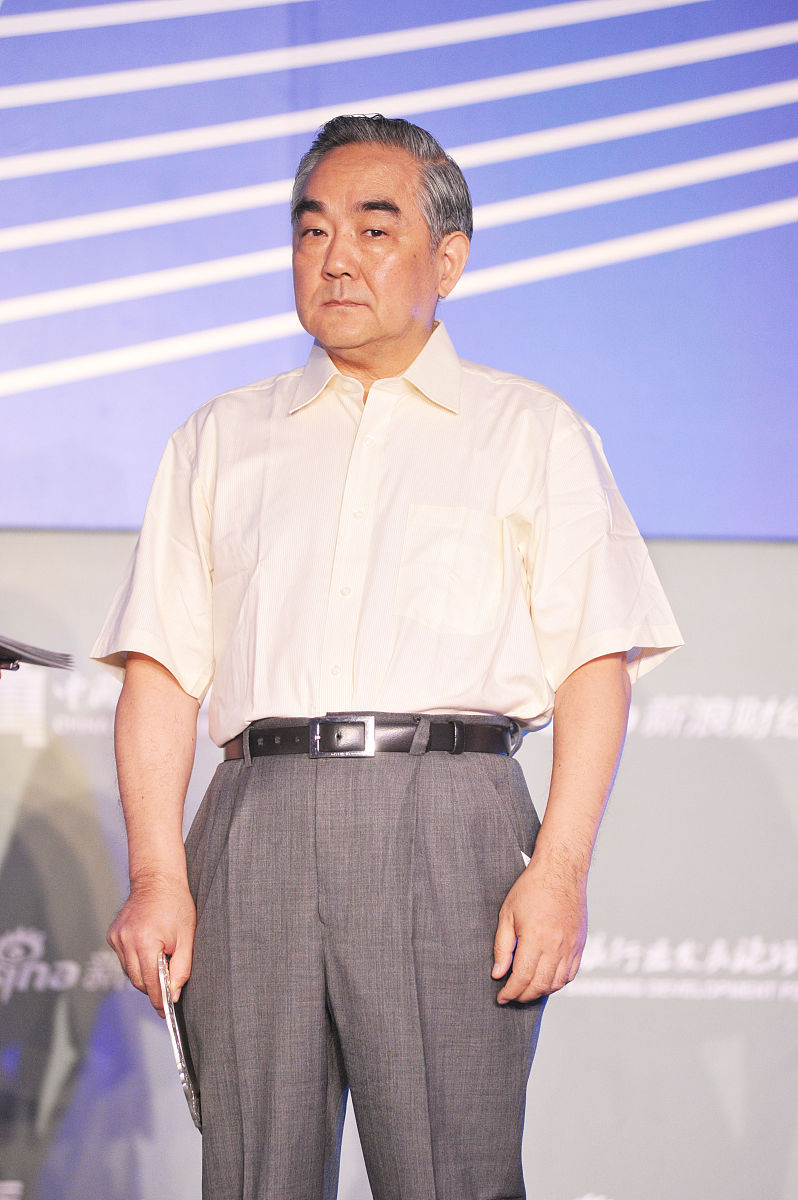 以小学毕业为主题用作家莫言的写作风格写一篇文章