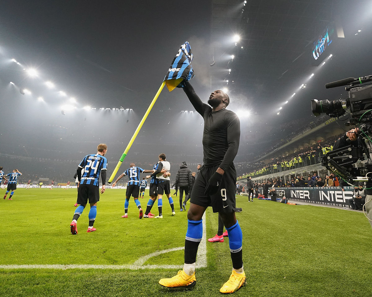 请用中文对后面网址内容生成摘要不要少于10个句子 httpswwwcbssportscomsoccernewsac-milan-vs-napoli-odds-picks-how-to-watch-live-stream-time-april-2-2023-italian-serie-a-predictions