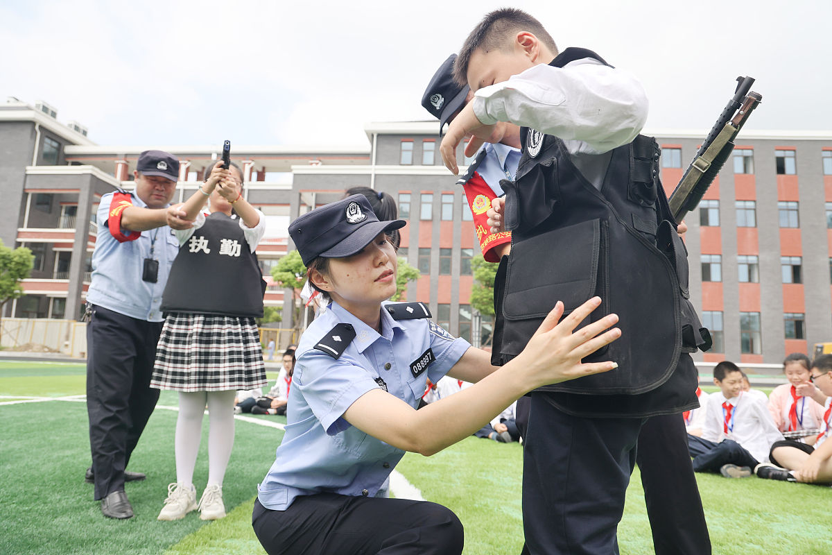警校生参加娱乐活动报告：丰富课余生活，增强团队意识