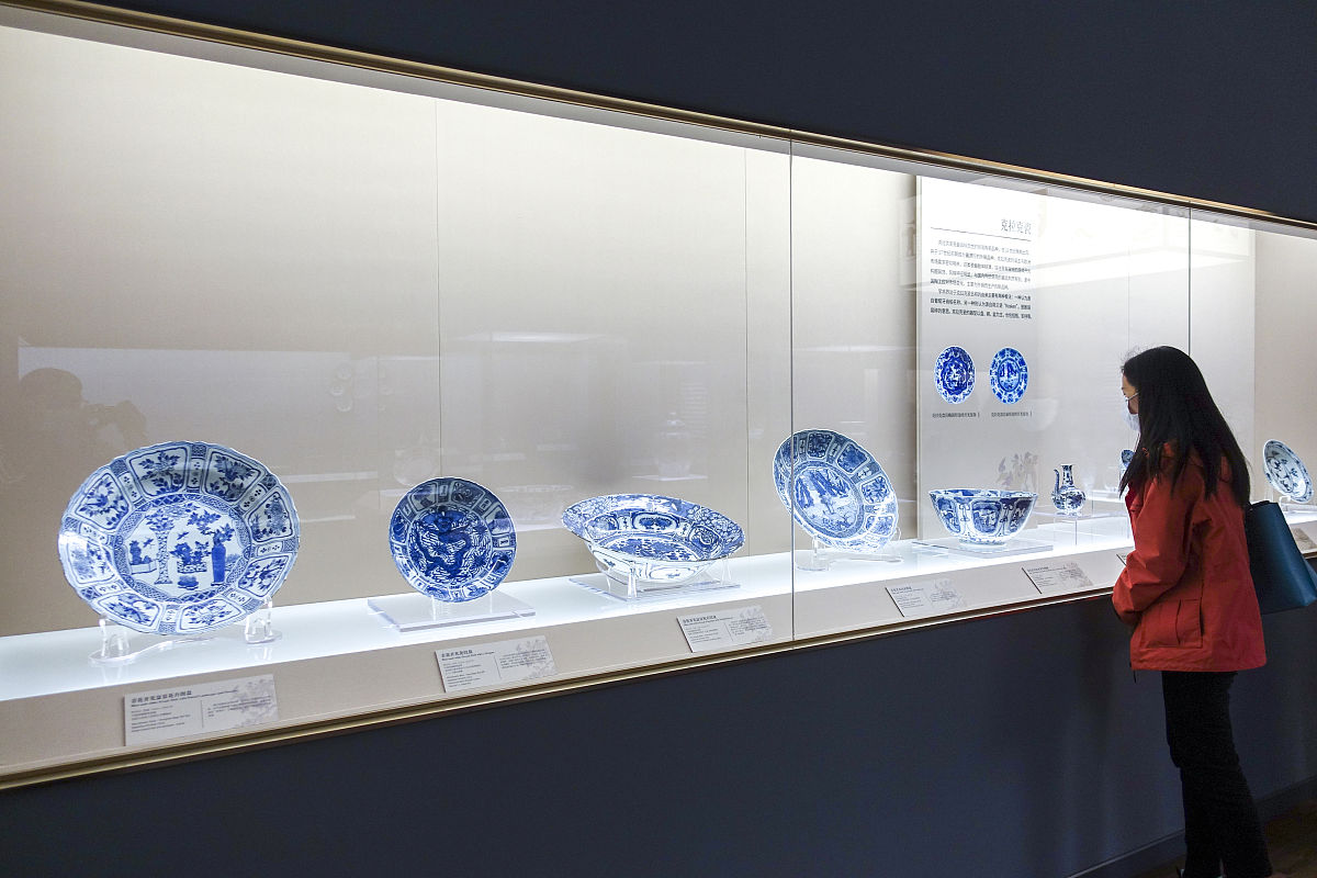 2021年11月3日,上海博物馆"东西汇融——中欧陶瓷与文化交流特展"开展
