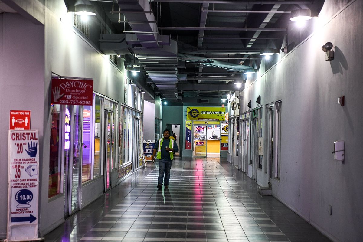 PHP 如何判断元素是否存在于关联数组中