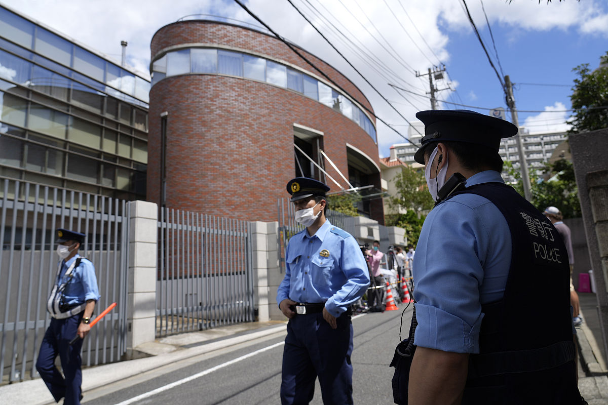 公安机关如何管理外国人？合法、公正、人性化服务至关重要