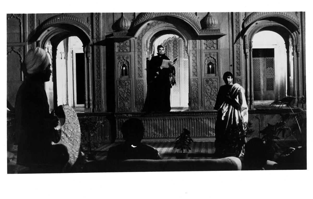 等待戈多：荒诞戏剧的经典之作