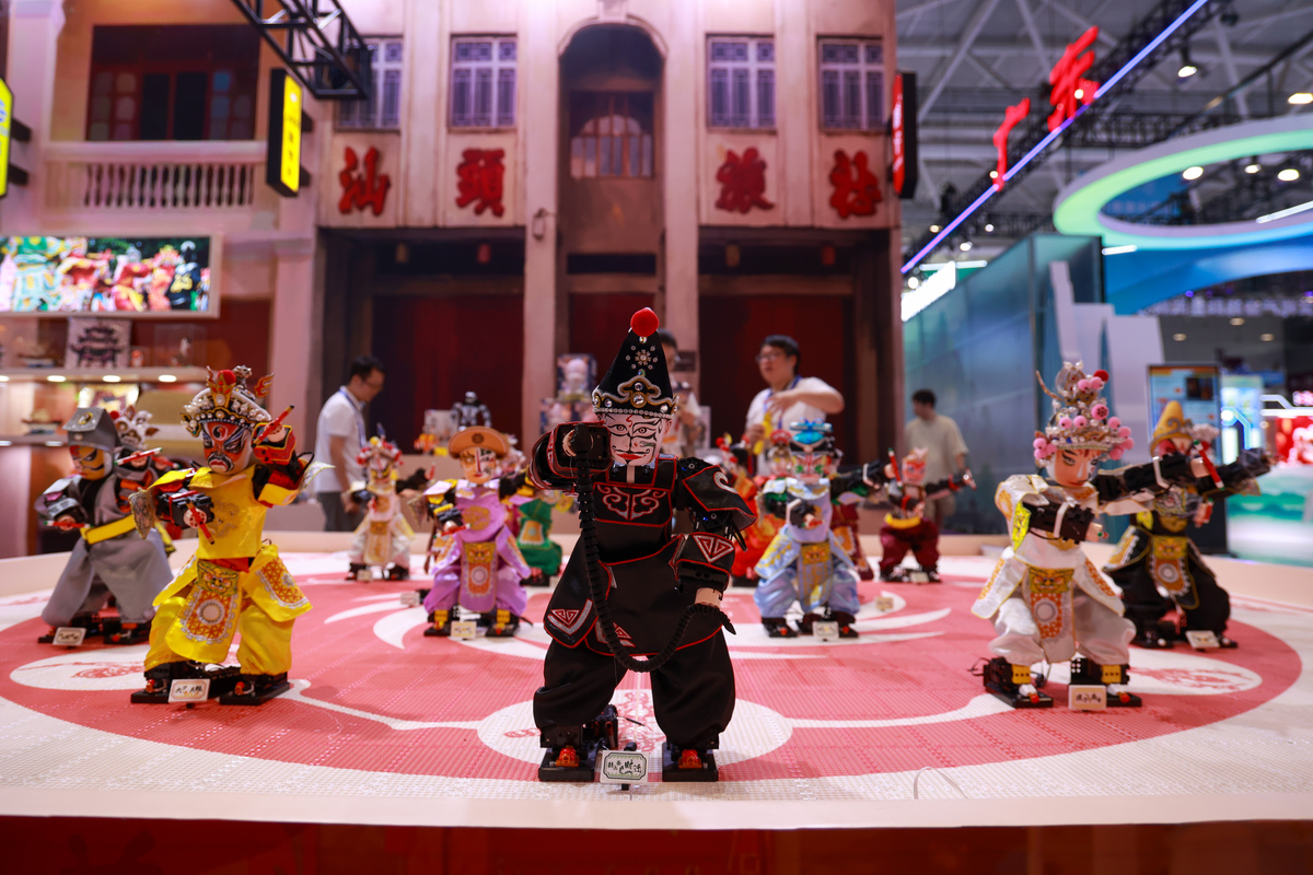 从这个思考角度来讲用动漫IP活化沙湾传统飘色使传统的飘色文化被赋予更大的生命力因此让传统飘色以动漫IP化的再创作是十分有必要的。