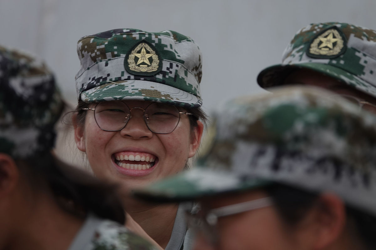 军训因为天气太热而暂时休息的感想