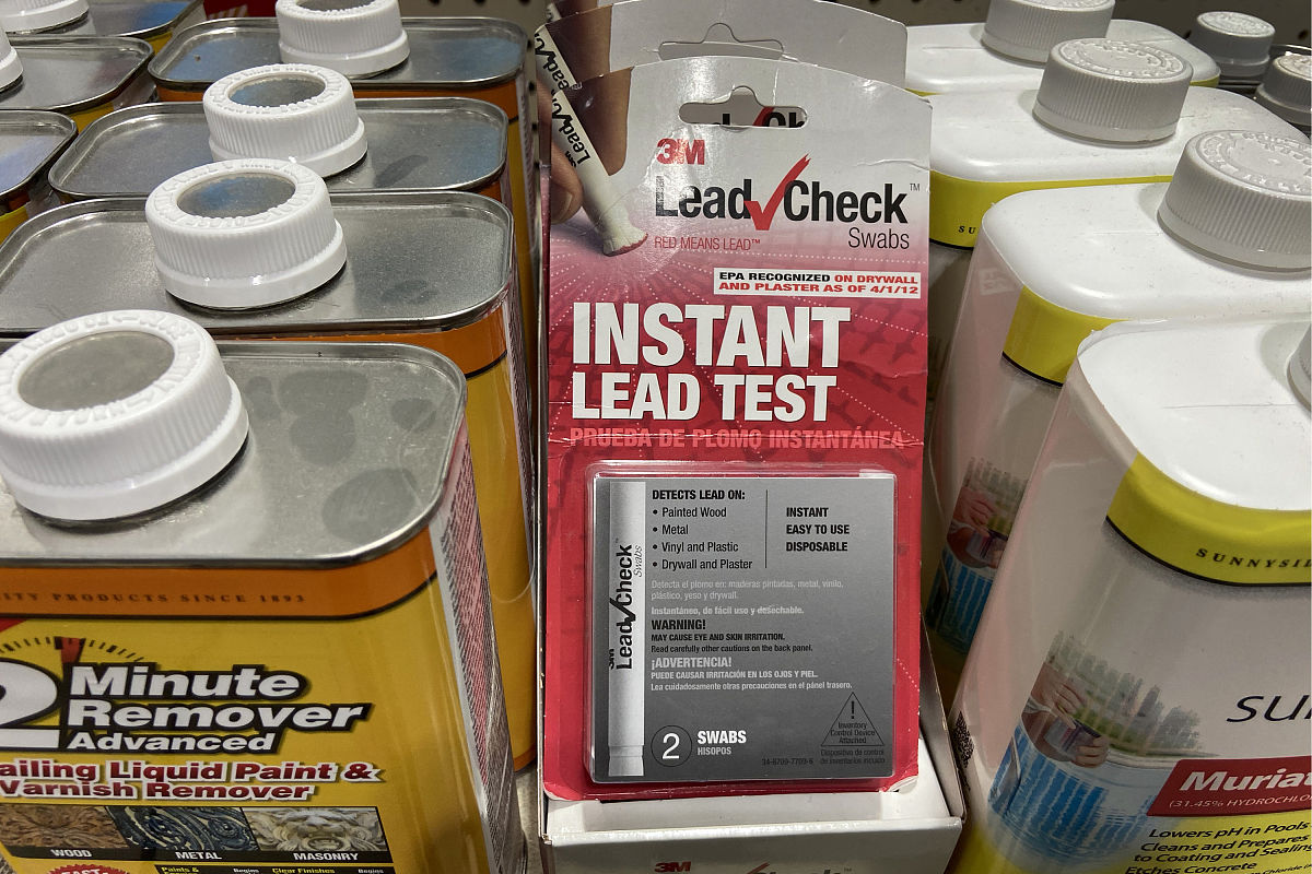 Oxygen Cylinder Safety Concerns: Missing Protective Cover and Oil Spills