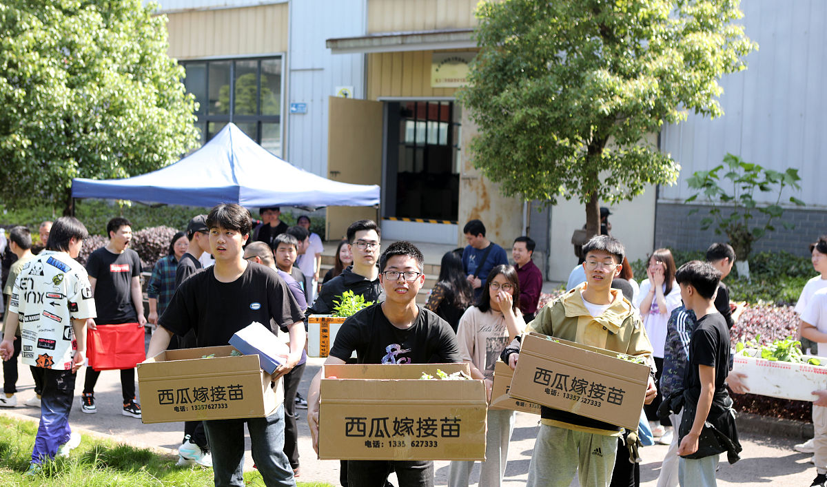 自贡板仓职业学校资助政策：助你圆梦学业