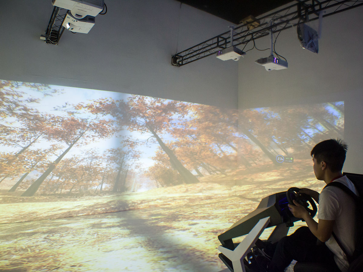 バーチャルリアル双方の体験の重要性以上翻译成英语