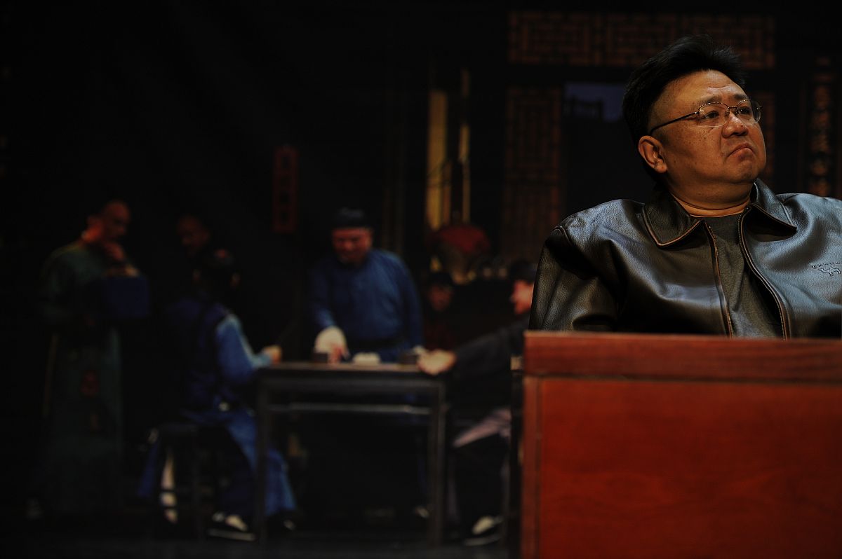 以茶馆的常四爷为例茶馆是如何通过人物生平选择人物的经历切面来体现社会和时代风貌