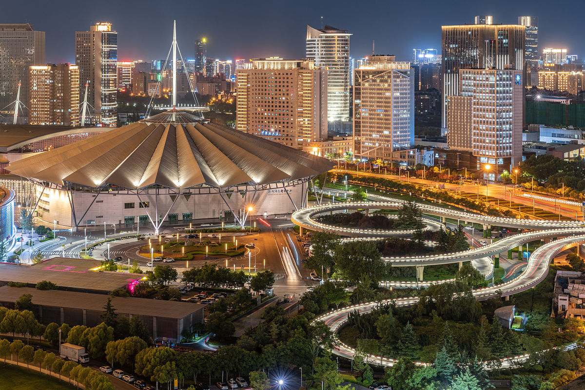 2020年5月11日,郑州,郑州国际会展中心夜景.
