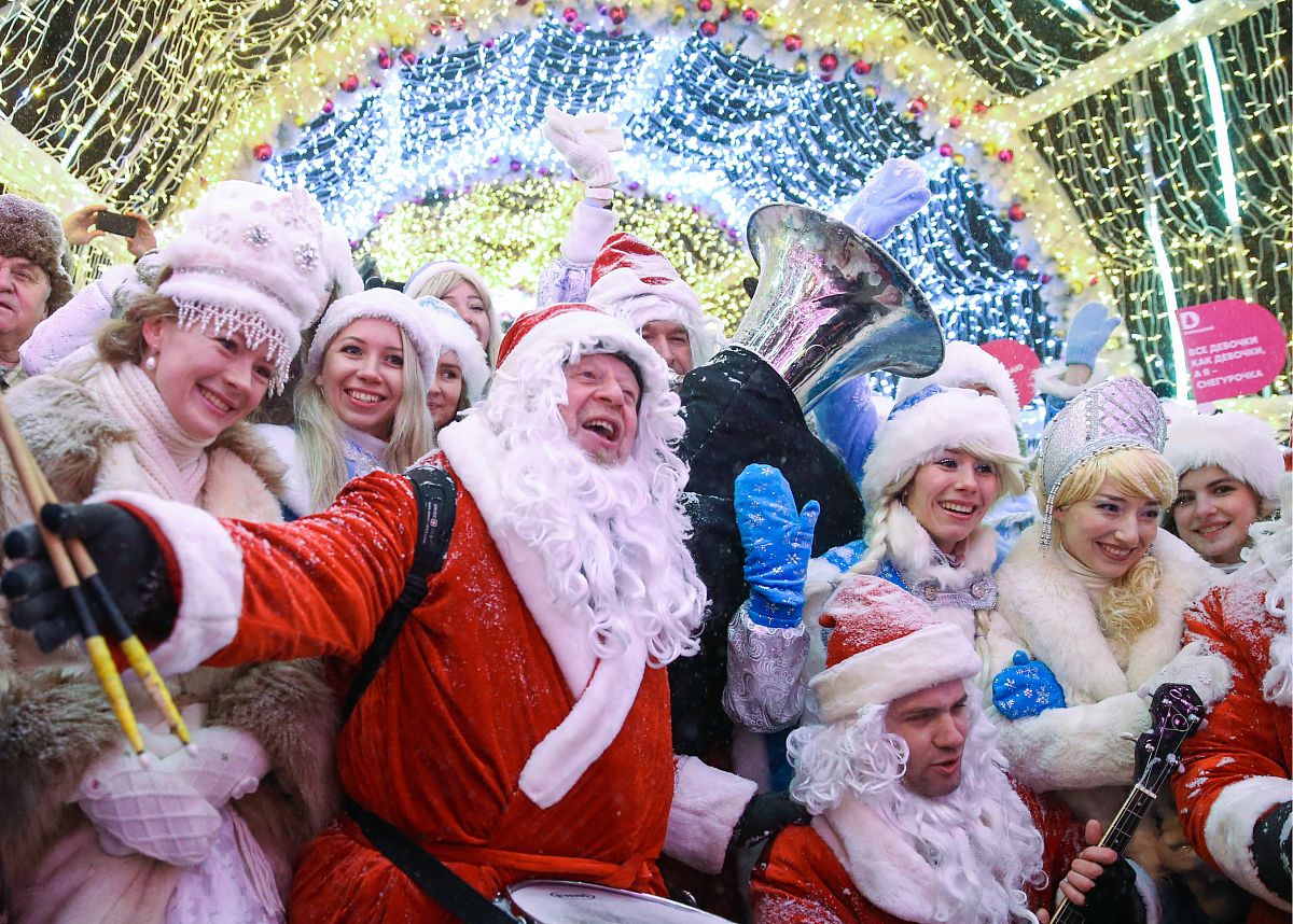写一篇主题为俄罗斯风俗习惯和传统节日的独特性的文章的文章写