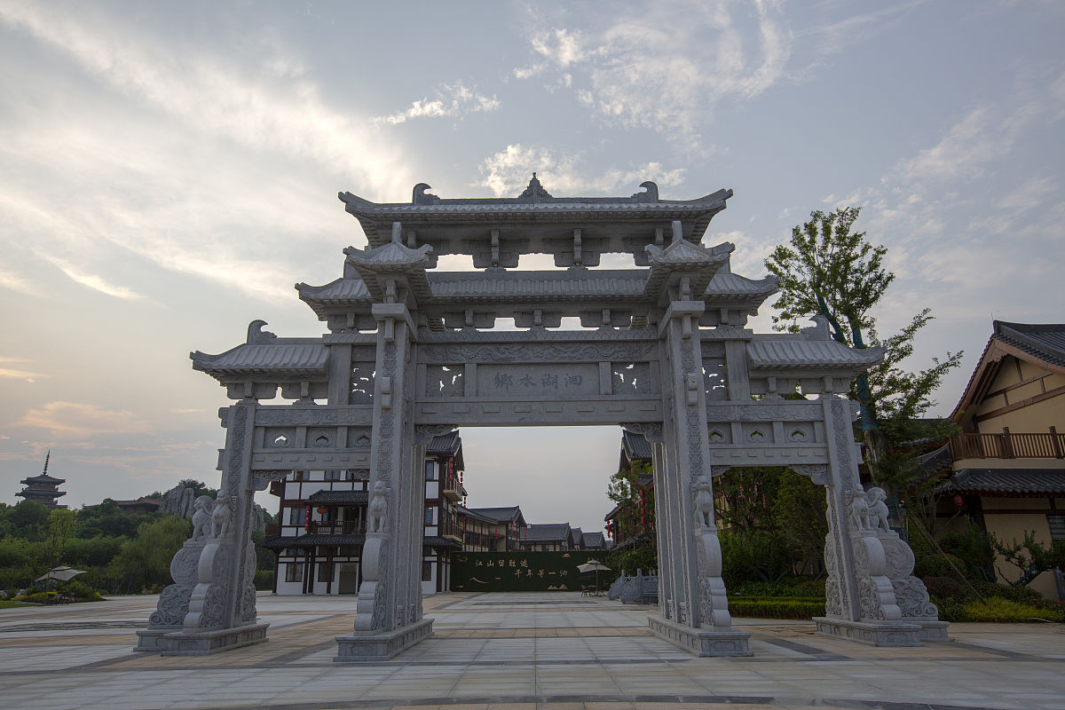 湖北旅游学校金融事务13年要满足什么条件