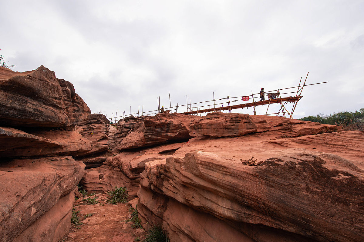 撰写基于微信小程序的陆良彩色沙林风景区服务平台的设计与实现论文的选题目的和选题意义选题目的字数要求500字；选题意义分为选题意义和理论意义和现实意义三点写字数要求分别400字