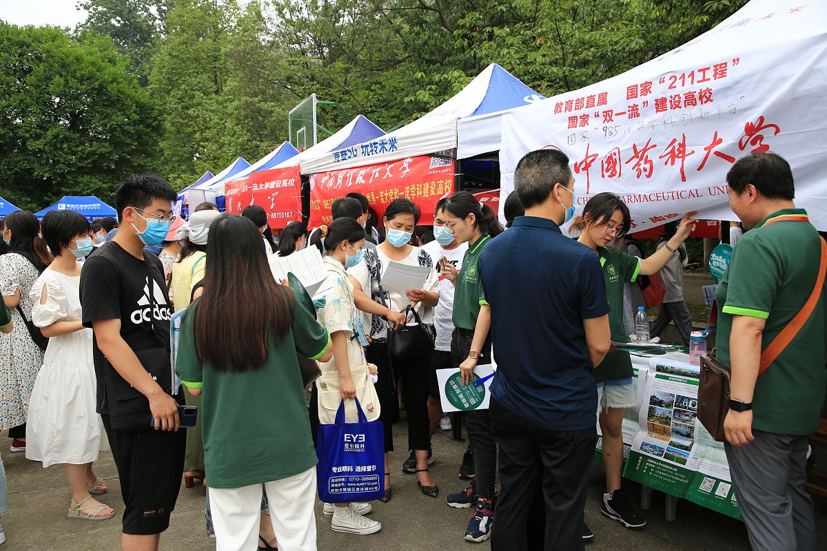 帮我写个校园地推活动的注意事项