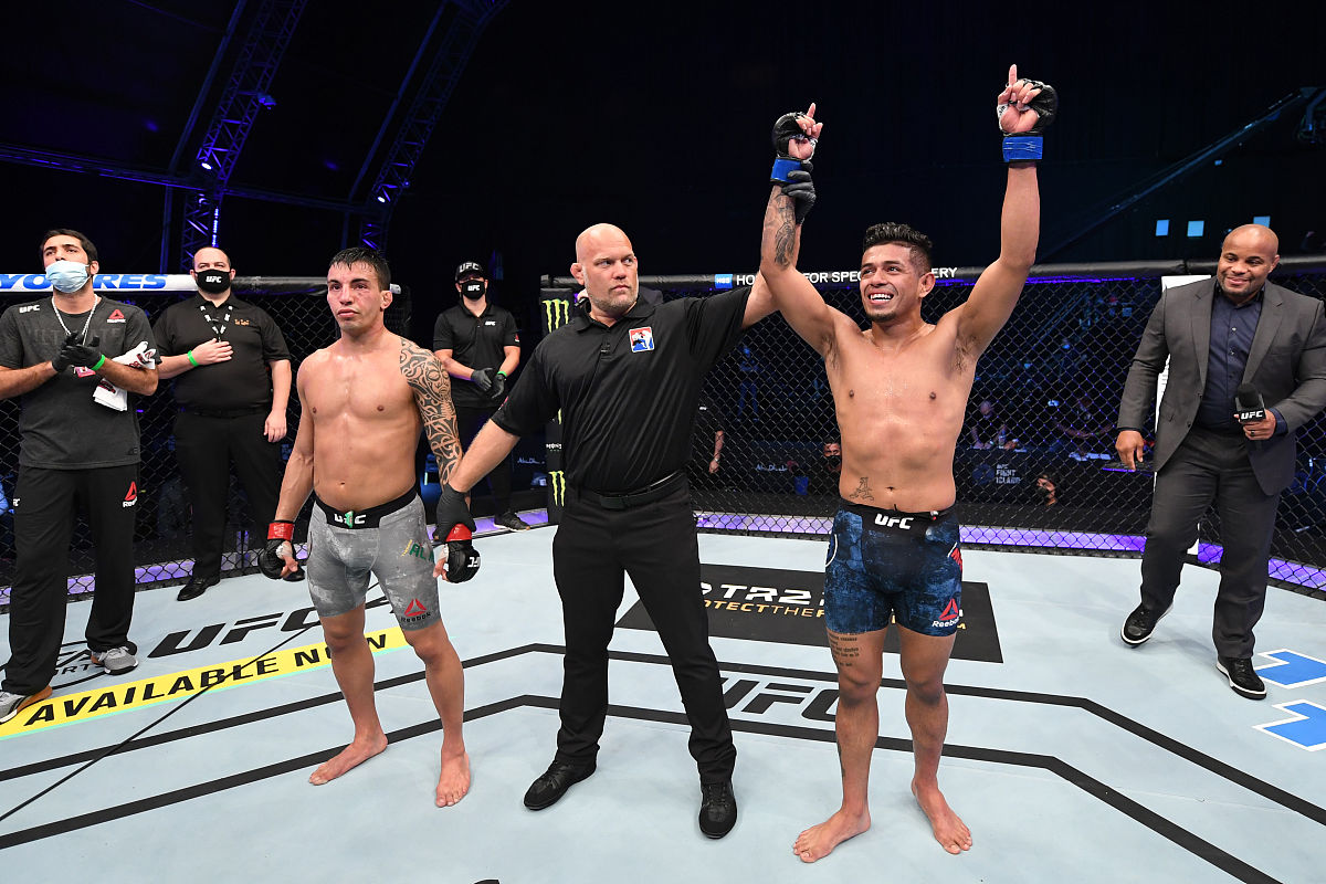 WWE 1546期：贝利“臀部”征服米钦！