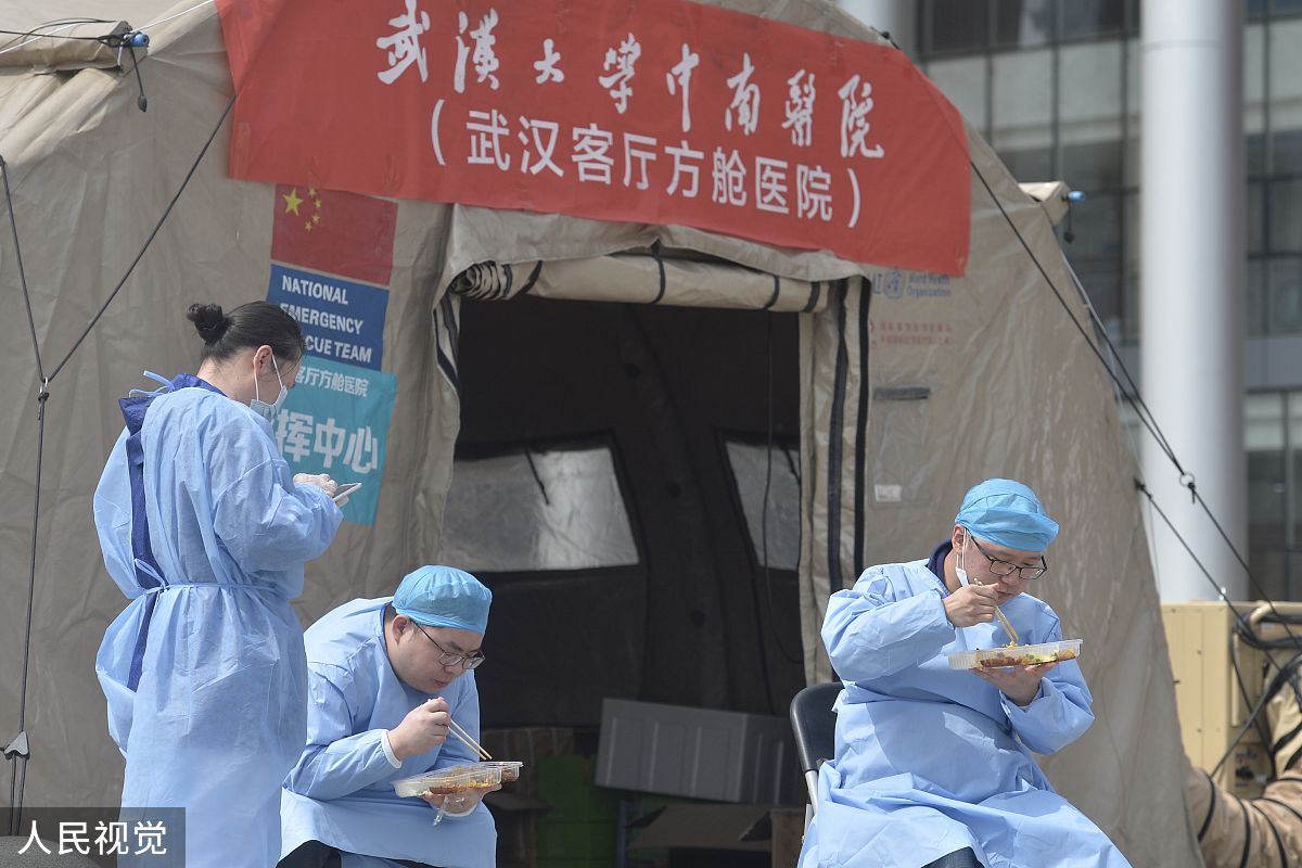 2020年3月8日,武汉最大方舱医院今起休舱.总计收治1800名患者,舱内患