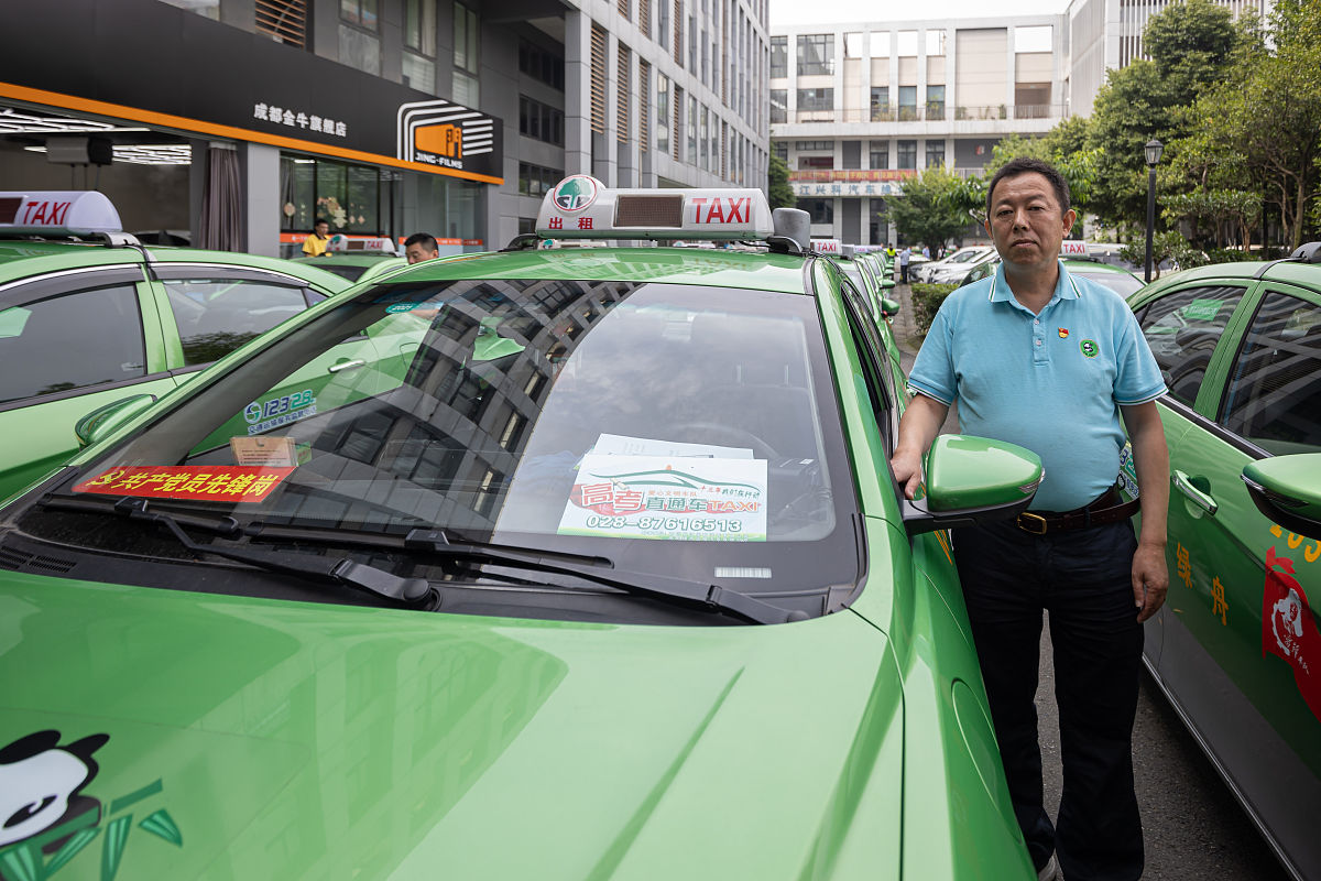 2021年5月27日,成都,爱心车队队长李光焰 .(如果下载使用,请务必署名: