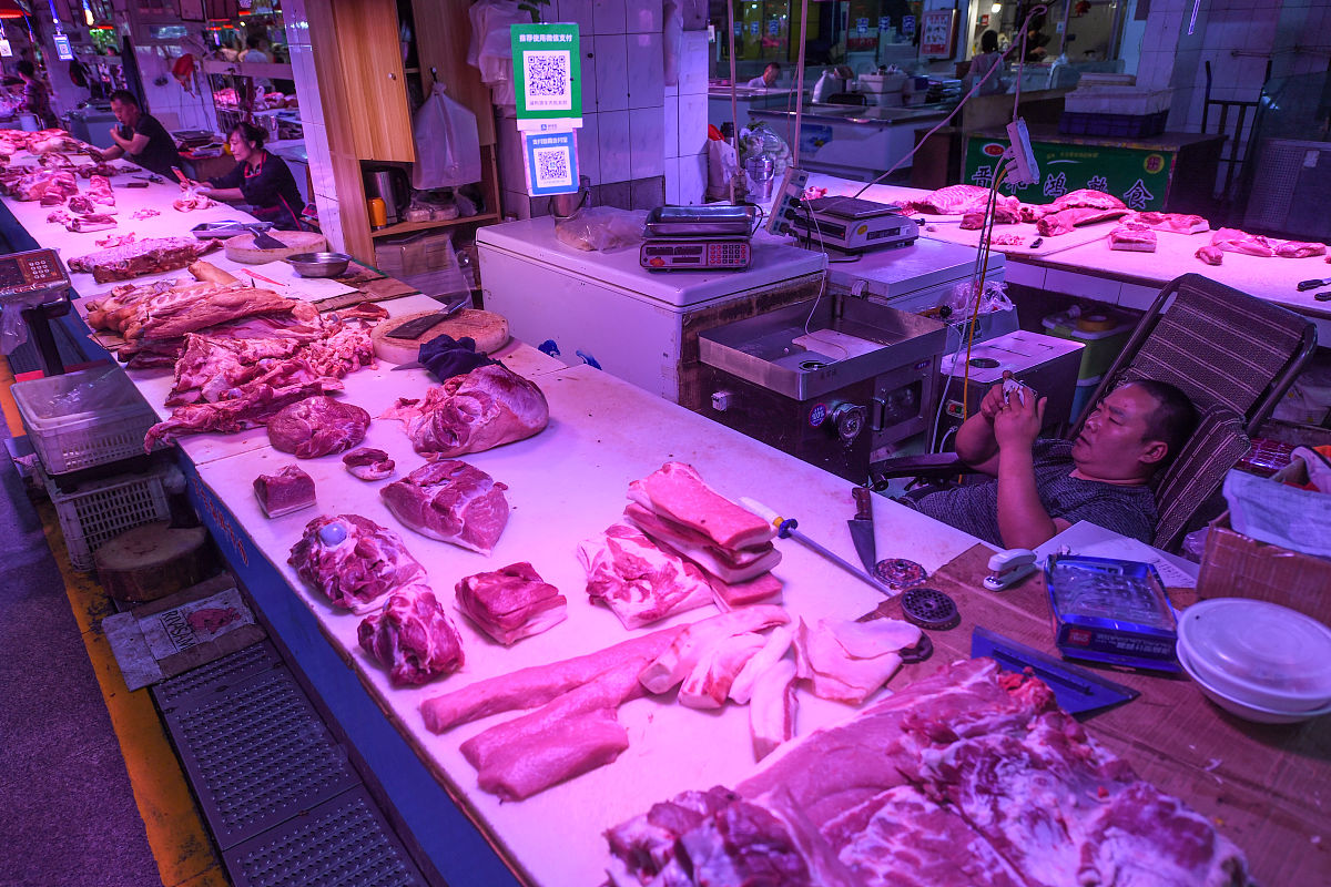 2019年9月3日,太原市生鲜批发市场,猪肉摊位.