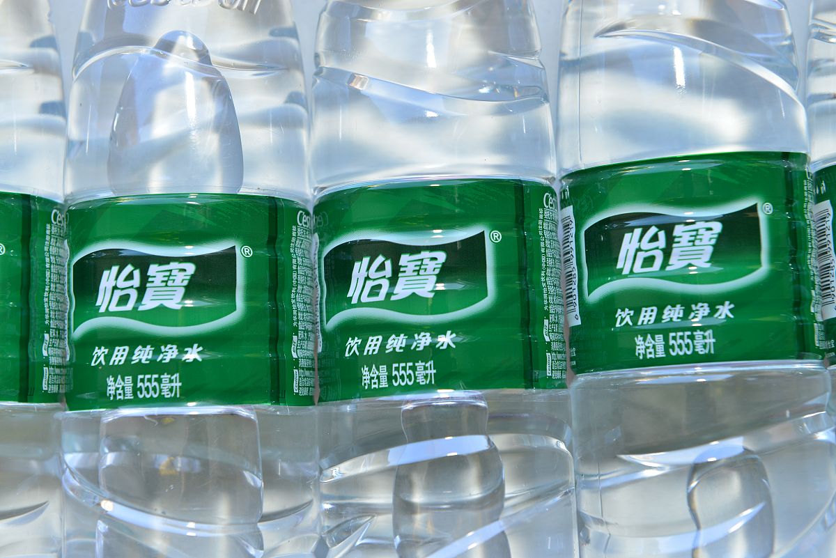 怡宝矿泉水容量：2元一瓶是多少毫升？