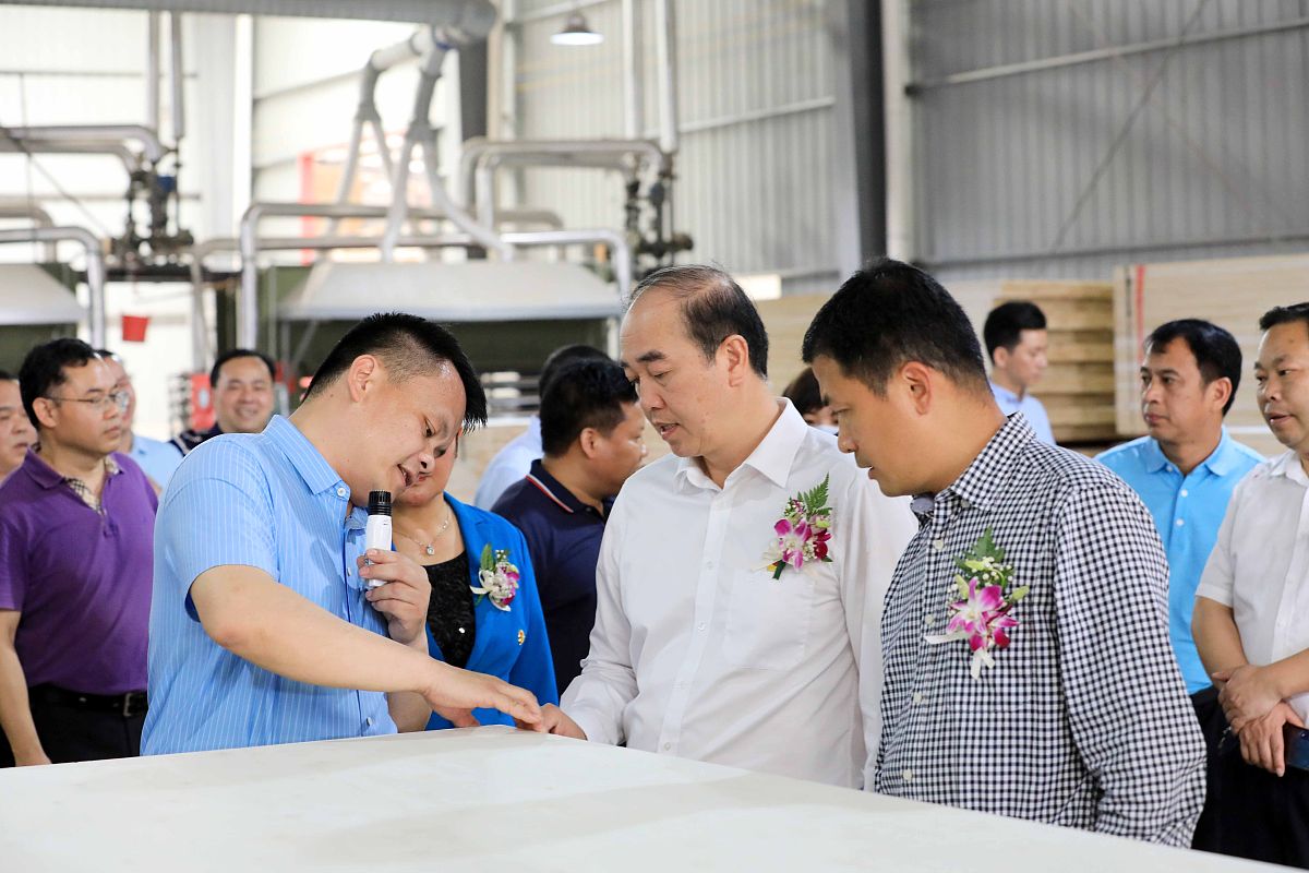 汤敬东调研新疆分公司：肯定成绩，提出具体要求