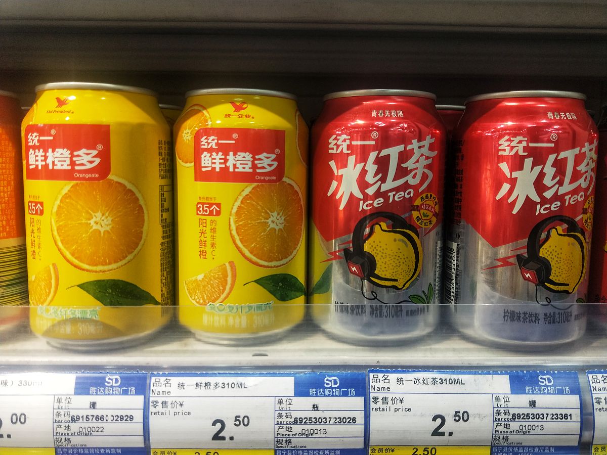 写一个微信朋友圈推文推广统一拉罐鲜橙多统一拉罐蜜桃多等果汁饮料主要面向聚会餐饮多C多漂亮有文采短小精炼