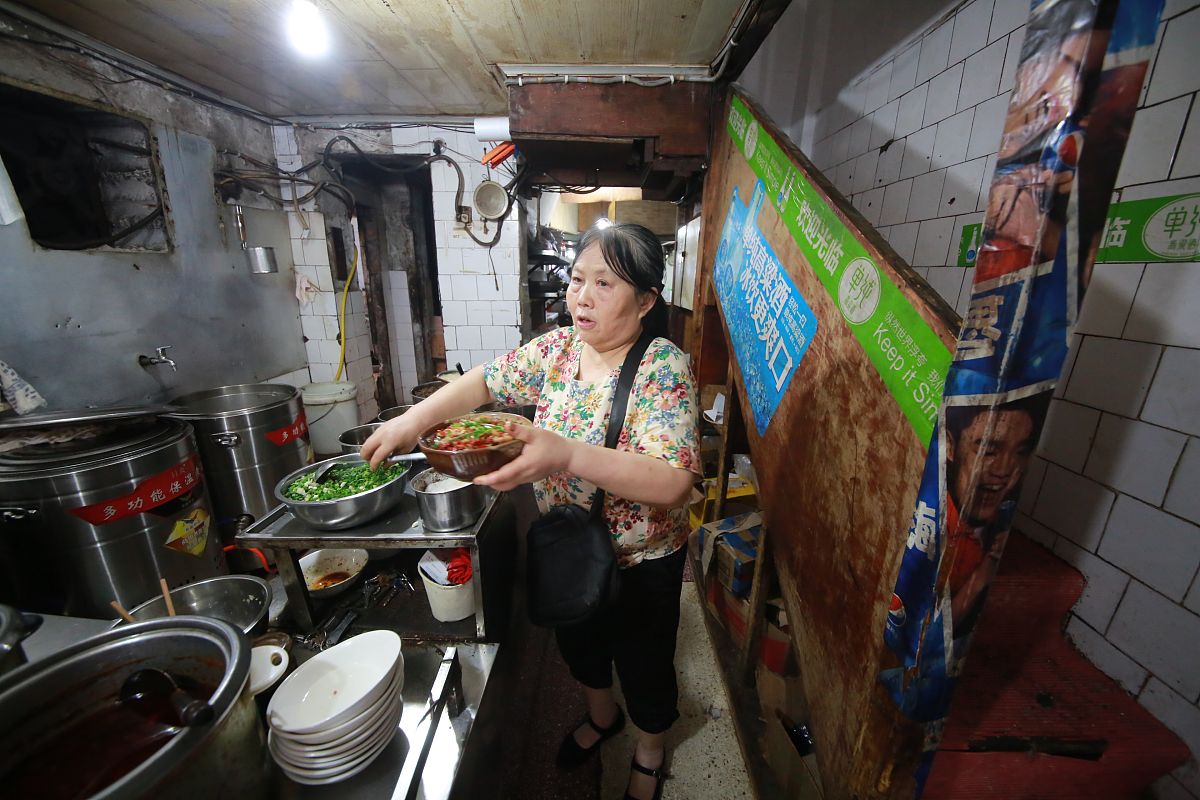 王时光是在什么背景下写的为了新中国用250字帮我详细描述