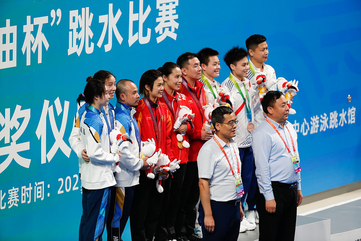 跳高队政治使命什么意思回答+拓展