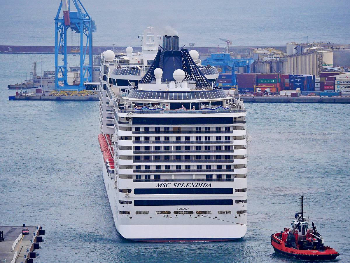 当地时间2020年3月27日,意大利热那亚,"地中海辉煌"号(msc splendida)