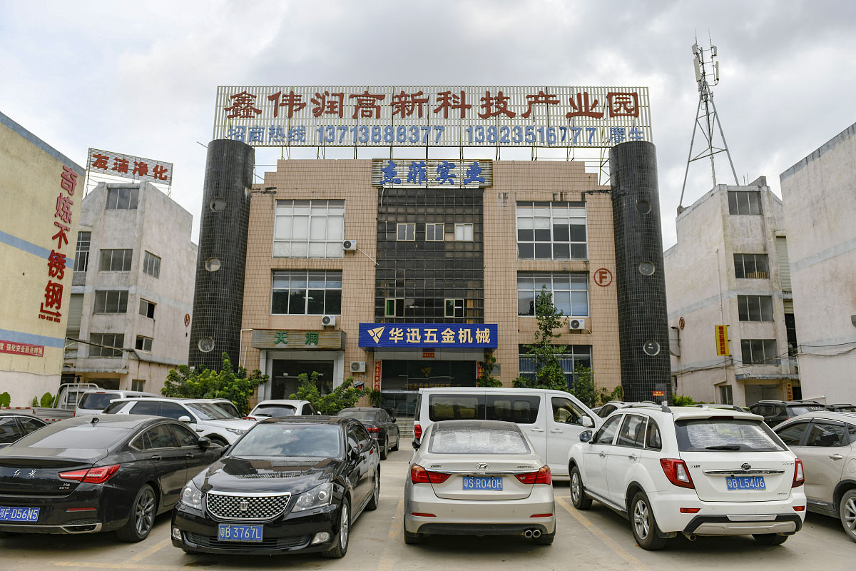 东莞长安霄边汽车站到湖南华容县中心汽车站有大巴车么 用250字帮我描述