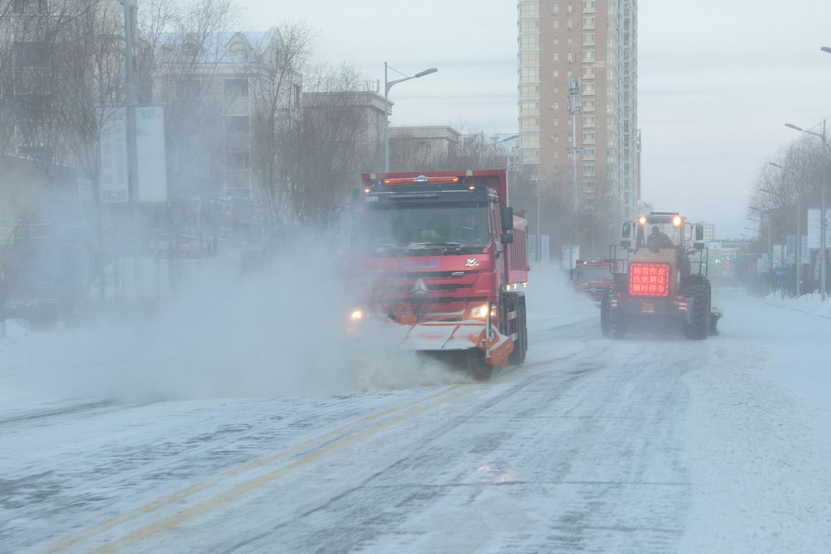 佛山如何根据区域和车流量优化执法人员配置？