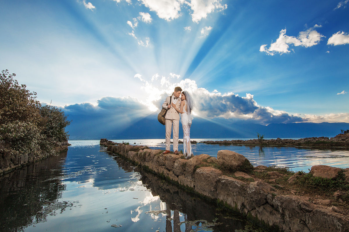 你好可以云南旅拍的广告推文吗？加入情侣照元素